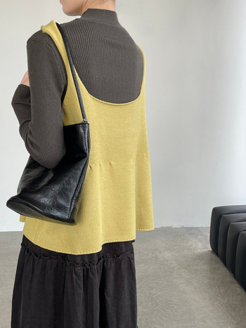 Dvodjelni pleteni set: džemper s polu-rolom i top s kvadratnim izrezom