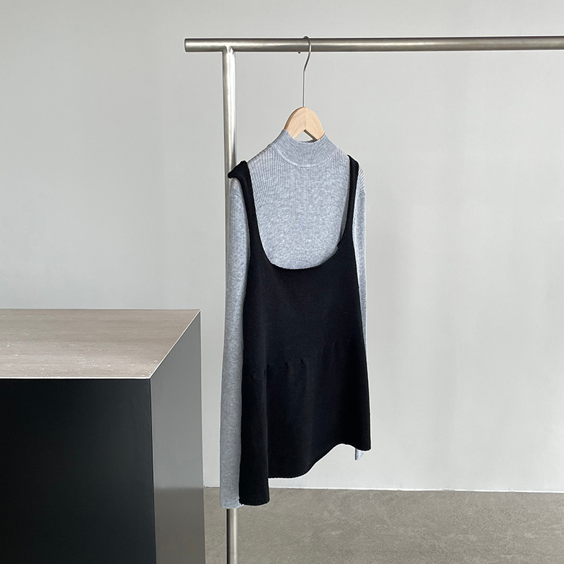 Dvodjelni pleteni set: džemper s polu-rolom i top s kvadratnim izrezom