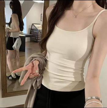 Moteriška kamizolė su putų pagalvėle; apvalus kaklo iškirpimas; sling stilius, universalus; 90–95% medvilnė; audinio svoris 141–160 g/m².