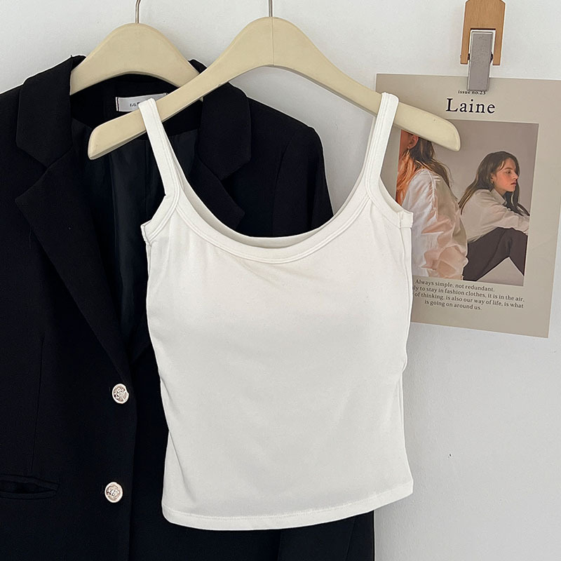 Viskozės camisole su krūtinės pagalvėle ir vilnos vidumi, stačiakampis kaklo iškirptė, siauras kirpimas