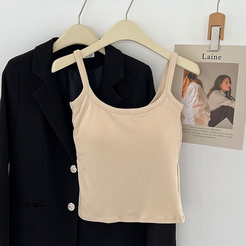 Viskozės camisole su krūtinės pagalvėle ir vilnos vidumi, stačiakampis kaklo iškirptė, siauras kirpimas