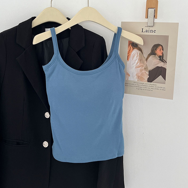 Viskozės camisole su krūtinės pagalvėle ir vilnos vidumi, stačiakampis kaklo iškirptė, siauras kirpimas