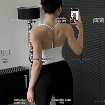 Moteriškas halter top sportui – su krūties pagalvėlėmis, poliesteris, prakaito sugėrimas, įprastas ilgis, vasara 2025 (Poliesteris • Prakaito sugėrimas • Įprastas ilgis • Su krūties pagalvėlėmis)