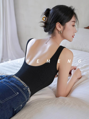 Vesto stiliaus camisole su įdėklais krūtims, siauras kirpimas, medvilnės-elastano mišinys, pavasaris 2025