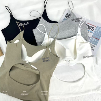 Kamisolė su iškirpte nugaroje ir krūtų pagalvėlėmis, siauras kirpimas, sling dirželiai, apvalus kaklo iškirpimas, viskozė 70–80%, tinkama visiems metų laikams