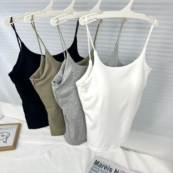 Kamisolė su iškirpte nugaroje ir krūtų pagalvėlėmis, siauras kirpimas, sling dirželiai, apvalus kaklo iškirpimas, viskozė 70–80%, tinkama visiems metų laikams