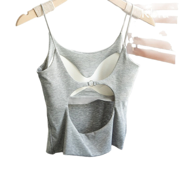 Kamisolė su iškirpte nugaroje ir krūtų pagalvėlėmis, siauras kirpimas, sling dirželiai, apvalus kaklo iškirpimas, viskozė 70–80%, tinkama visiems metų laikams