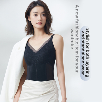 Kamisolė su nėriniais ir krūtinės pagalvėlėmis, V formos iškirptė, petnešėlės tipo sling, nailono audinys