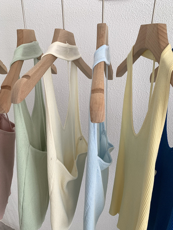 Moteriškas halterio kaklo be rankovių megztas topas su V iškirpte, Korėjos retro stilius, siaura kirpimo, Ice Silk viskozinis audinys, 30–50% viskozės, ilgis 50–65 cm, Vasaros 2025