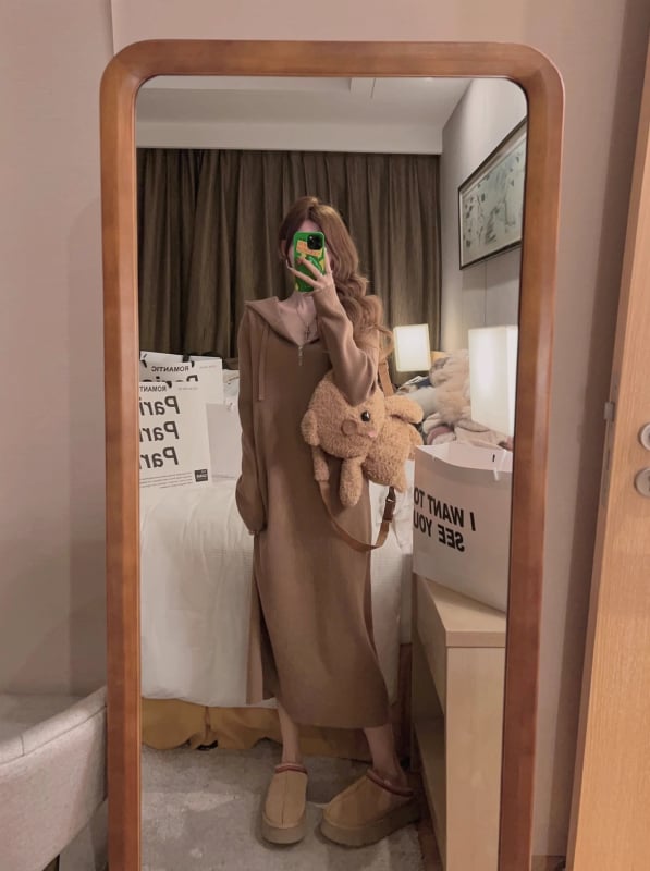 Майчинска рокля с качулка, плетена, дълги ръкави, силует русалка