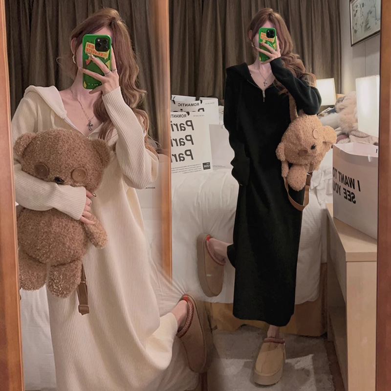 Майчинска рокля с качулка, плетена, дълги ръкави, силует русалка