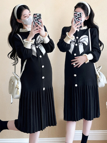 Plisuota midi suknelė su stoviu kaklu, ilgos rankovės, medvilnės-elastano mišinys (70–80% medvilnė, <30% elastanas), mazgų raštas