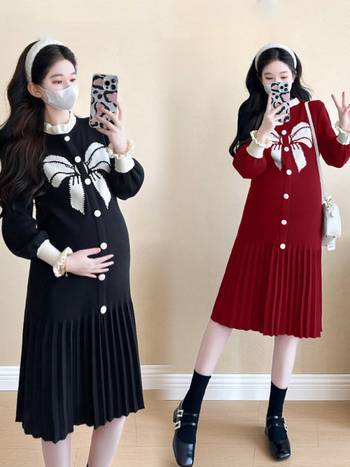 Plisuota midi suknelė su stoviu kaklu, ilgos rankovės, medvilnės-elastano mišinys (70–80% medvilnė, <30% elastanas), mazgų raštas