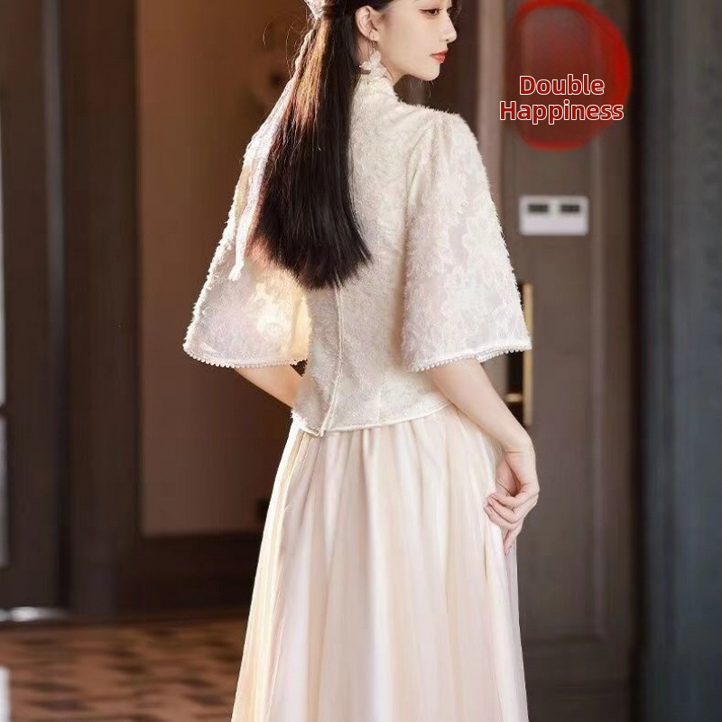 Pamergių suknelė, azijietiško stiliaus įkvėpta, poliesterio audinys (95%+), aukštas liemuo, ilgos rankovės