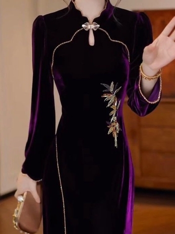 Hiina stiilis kleit, keskmise pikkusega, standing kaelus, pikad varrukad, võrkkiudmaterjal.