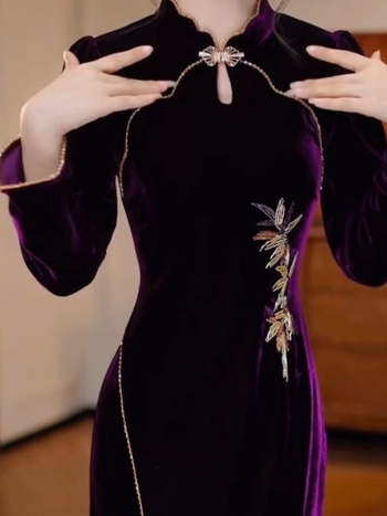 Hiina stiilis kleit, keskmise pikkusega, standing kaelus, pikad varrukad, võrkkiudmaterjal.