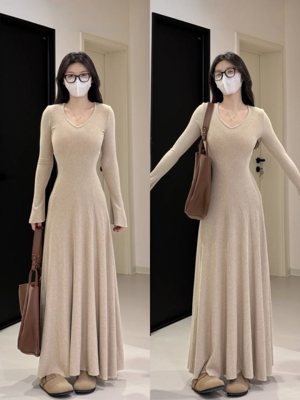 Sügisel-talvel kootud kleit V-kaelusega, A-liinis pikk kleit, elastne vöökoht, viskoosi–poliesteri kudum