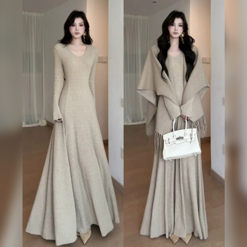 Sügisel-talvel kootud kleit V-kaelusega, A-liinis pikk kleit, elastne vöökoht, viskoosi–poliesteri kudum