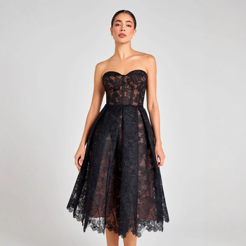 Tikandiga kootud kleit, käevarrukateta, ühetone, A-kõverline midi pikkus, talje keskmisel kõrgusel