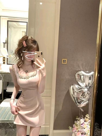 Varrukateta kleit sling-stiilis, U-kaelusega, A-liin ja kõrge talje