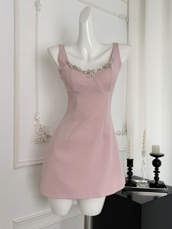 Varrukateta kleit sling-stiilis, U-kaelusega, A-liin ja kõrge talje