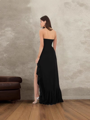 Õhtukleit ilma õlgadeta, toru-top stiil, ebakorraparane pikk seelik külje lõikega, Milk Silk Spandex segu