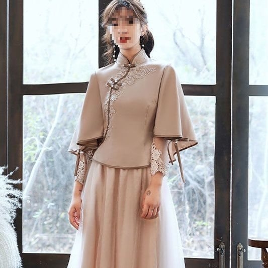 Xiuhe stiliaus pamergių suknelė, A linijos siluetas, U formos iškirptė, 3/4 rankovės, ilga suknelė, satino 395, vinilono-spandekso mišinys, pavasaris 2025