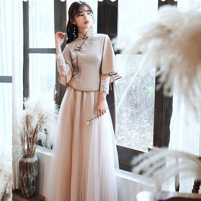 Xiuhe stiliaus pamergių suknelė, A linijos siluetas, U formos iškirptė, 3/4 rankovės, ilga suknelė, satino 395, vinilono-spandekso mišinys, pavasaris 2025