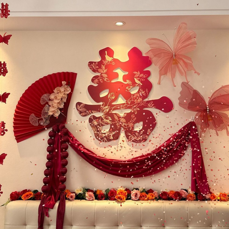 Vestuvių kambario dekoracijų rinkinys jaunavedžiams — miegamasis, naktinis staliukas, svetainė, girlianda, chalatas; Medžiaga: nepluošto audinys • Prekės kodas: 083 • Prekės ženklas: Tiantianxifang • Kategorija: Laimė