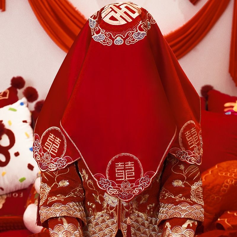 Išsiuvinėta satino nuotakos galvos skara tradicinėms kinų vestuvėms (Medžiaga: siuvinėtas satinas; Naudojimas: vestuvės; Kategorija: Kitos vestuvinės prekės)