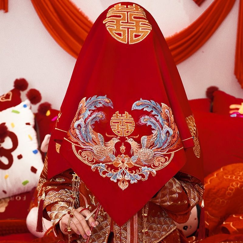 Išsiuvinėta satino nuotakos galvos skara tradicinėms kinų vestuvėms (Medžiaga: siuvinėtas satinas; Naudojimas: vestuvės; Kategorija: Kitos vestuvinės prekės)