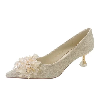 Nuotakų aukštakulniai su smailiu nosimi, blizgi viršutinė medžiaga, 6–8 cm plonas kulnas, PU įdėklas