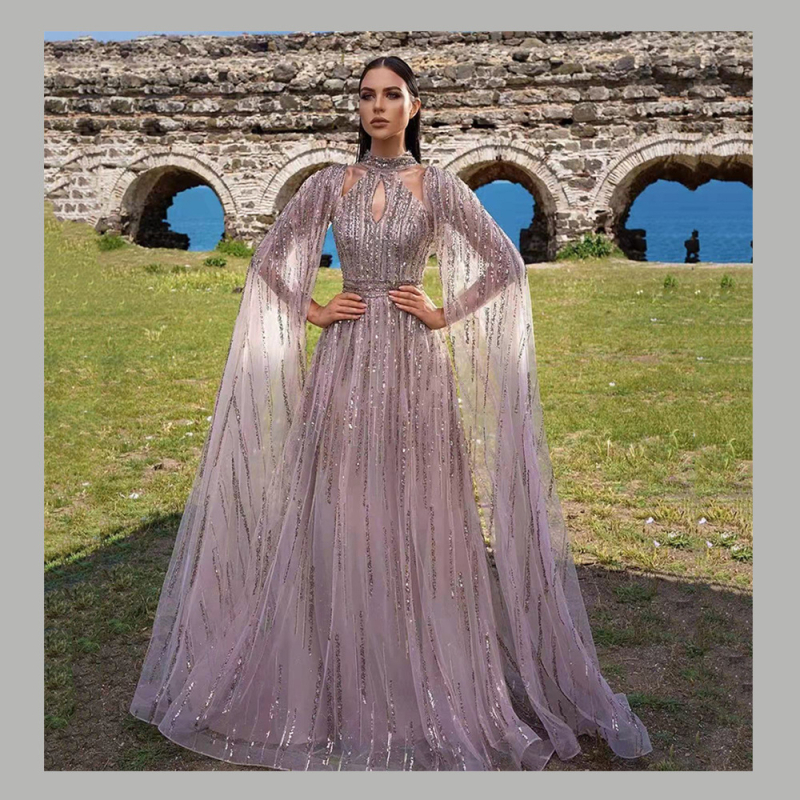 Vakarinių suknelių be peties, ilgos rankovės, juosmens viduryje, fishtail siluetas su ilga sijona, audinys poliesteris ir elastanas (80–90%).