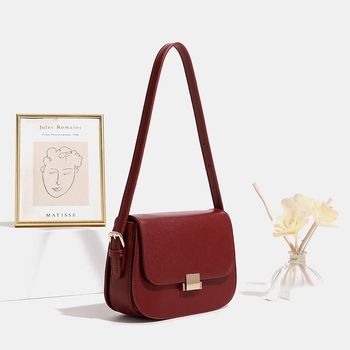 Moteriška crossbody rankinė – PU oda, miesto paprastumas, dangtelio uždarymas, mažas kvadratinis dizainas, telefono kišenė, pavasaris 2025