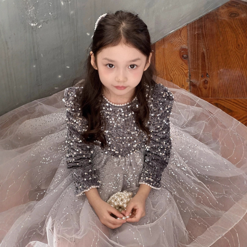 Mergaitės princesės suknelė – korėjietiško stiliaus, ilgomis rankovėmis, medvilnės audinys (65%), taškuotas raštas, amžius 3–8 metai