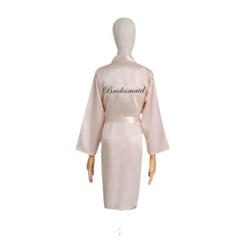 Pruudile ja kaaslannale brodeeritud sünteetilisest siidist rüü, pikad varrukad, laevakõrgune kaelus