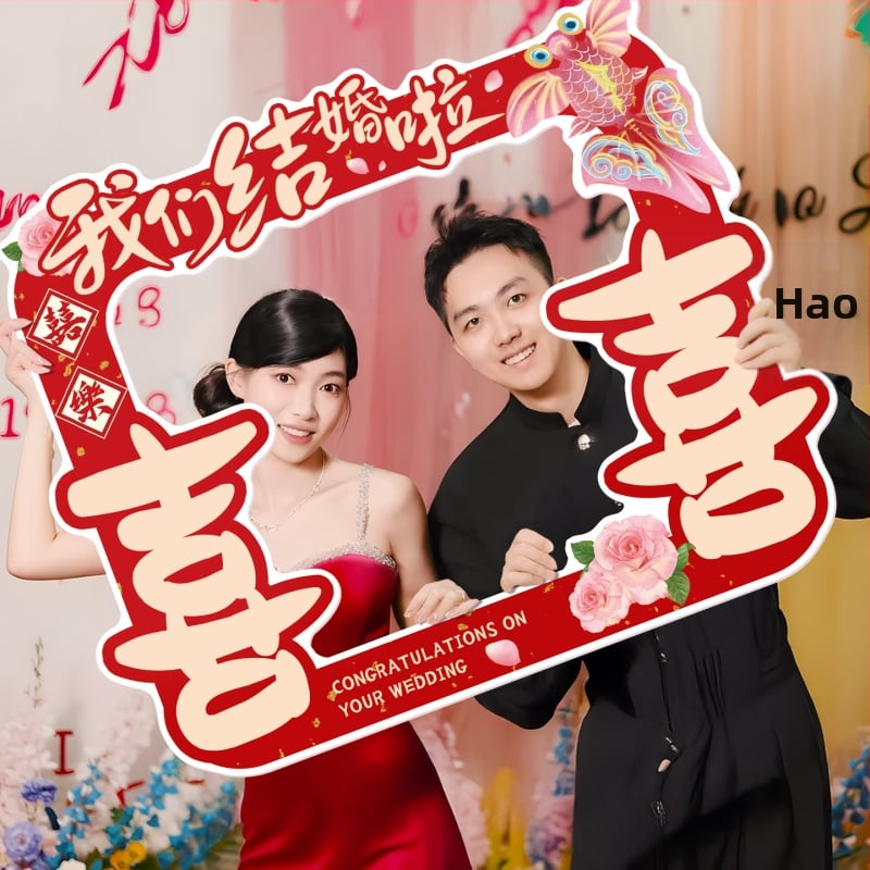 Vestuvinių nuotraukų rekvizitai su KT lenta – nuotaka ir palydėtoja laiko užrašus su žodžiu Laime (Medžiaga: KT lenta; Kategorija: Kitos vestuvinės prekės; Kabinimo būdas: Lipni juostelė; Panaudojimas: Vestuvės)