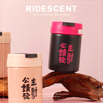 Jaunosios palydovė termosas puodelis – vidinis 304 nerūdijantis plienas, išorinis 201 nerūdijantis plienas, izoliacija 0–6 valandos