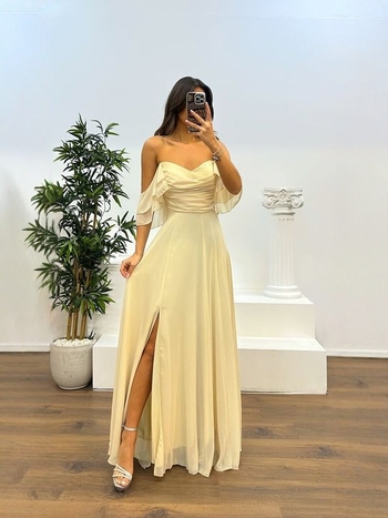 Šifoninė vakarinė suknelė, A linijos siluetas, plisuota, ilga suknelė, poliesterio-spandekso mišinys.