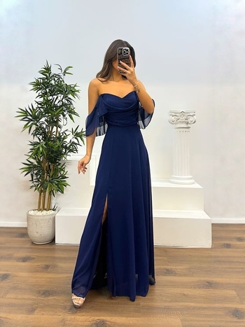 Šifoninė vakarinė suknelė, A linijos siluetas, plisuota, ilga suknelė, poliesterio-spandekso mišinys.