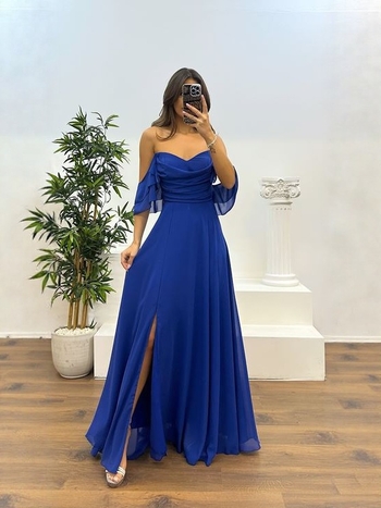 Šifoninė vakarinė suknelė, A linijos siluetas, plisuota, ilga suknelė, poliesterio-spandekso mišinys.