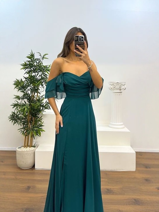 Šifoninė vakarinė suknelė, A linijos siluetas, plisuota, ilga suknelė, poliesterio-spandekso mišinys.