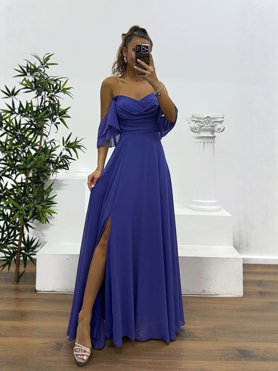 Šifoninė vakarinė suknelė, A linijos siluetas, plisuota, ilga suknelė, poliesterio-spandekso mišinys.