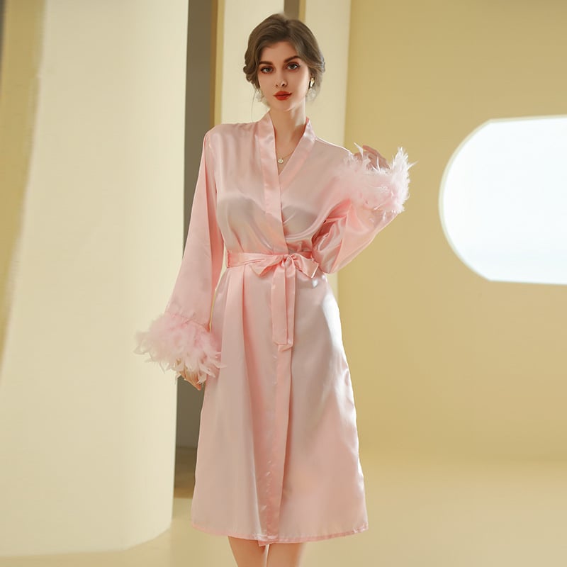 Pruudikleit satinist hommikuste ettevalmistuste jaoks, off-shoulder kaelusega ja 3/4 varrukatega, kunstlik siidkangas, 100% polüester, ultraõhuke kangas 81–100 g/m²