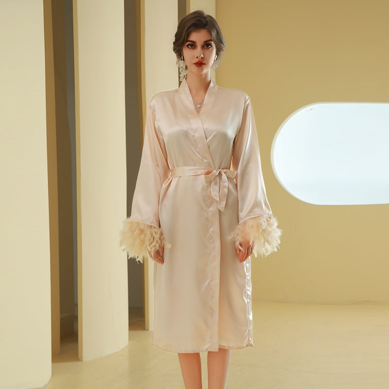 Pruudikleit satinist hommikuste ettevalmistuste jaoks, off-shoulder kaelusega ja 3/4 varrukatega, kunstlik siidkangas, 100% polüester, ultraõhuke kangas 81–100 g/m²