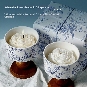 Kamēlijas smaržīgā svece dāvanas kastē — sojas vaska maisījums, krūzes forma, ar drukātu logotipu