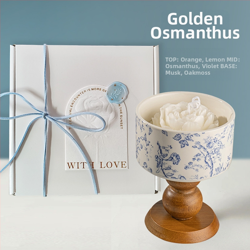 Kamēlijas smaržīgā svece dāvanas kastē — sojas vaska maisījums, krūzes forma, ar drukātu logotipu