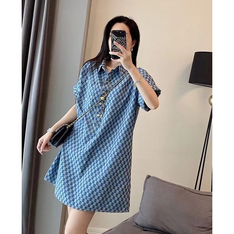 Haljina-t shirt s polo ovratnikom, kratki rukavi, srednja duljina, široki struk — poliester, pull-over dizajn, ljetni stil