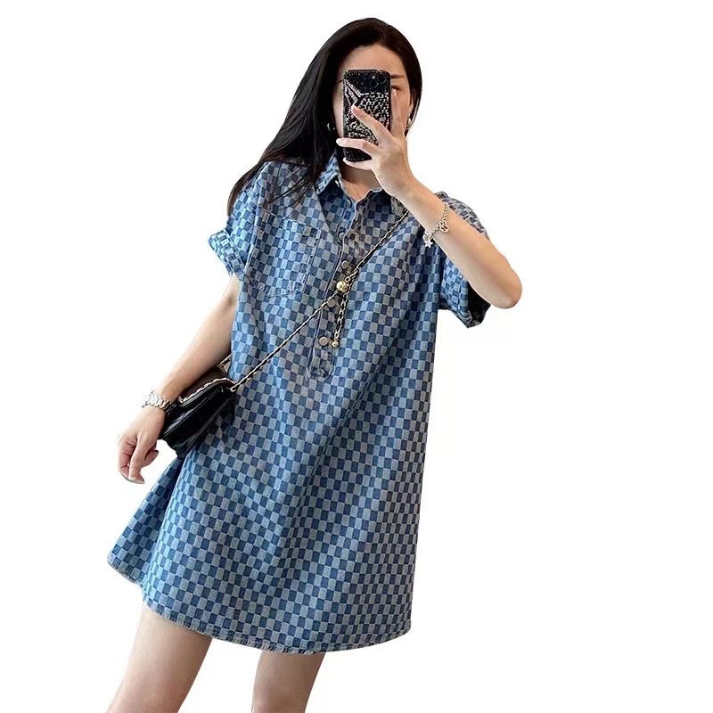 Haljina-t shirt s polo ovratnikom, kratki rukavi, srednja duljina, široki struk — poliester, pull-over dizajn, ljetni stil