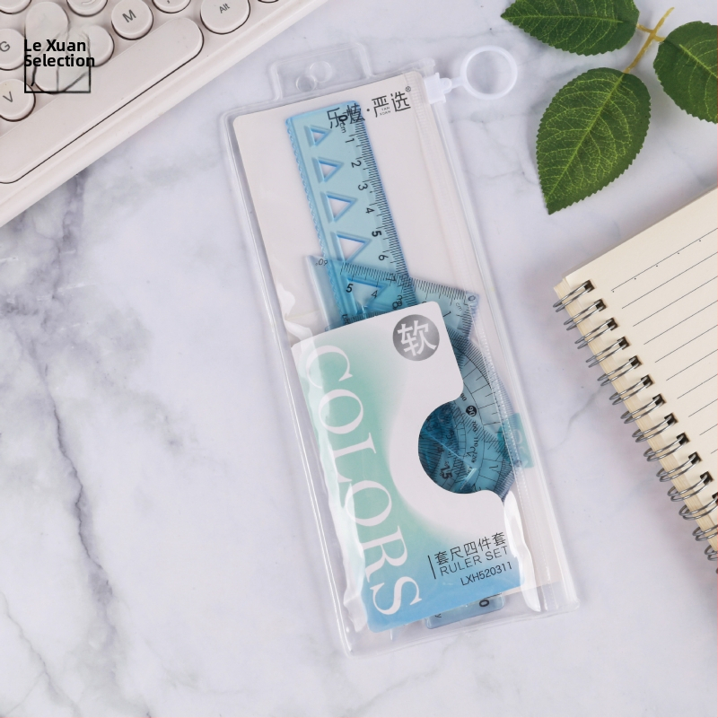 Plastikinis keturių liniuotų komplektas piešimui, įskaitant trikampio liniuotę ir kampometrą